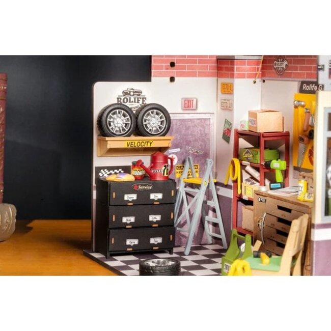 Robotime, DIY Huisje, Garage Workshop met LED verlichting, DG165, 24x15x17cm