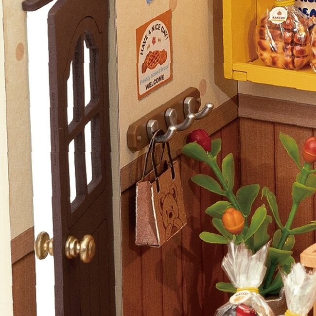 Robotime, DIY Huisje, Becka's Baking House met LED verlichting, DG161, 21,5x14,9x15,7cm