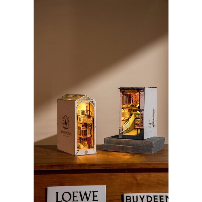 Robotime, DIY Book Nook Boekensteun Sakura Densya, TGB01, 18,5x10x24,2cm