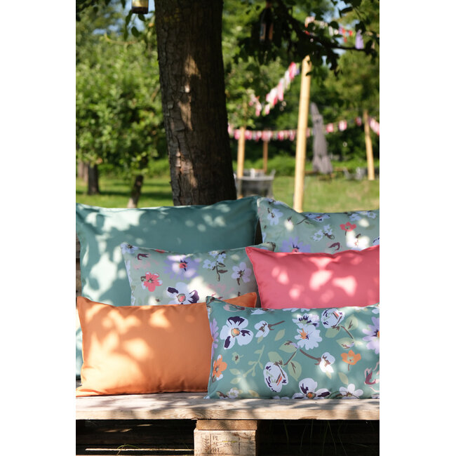 2Lif Valerie outdoor flower print l.green cushion 45 x 45 cm