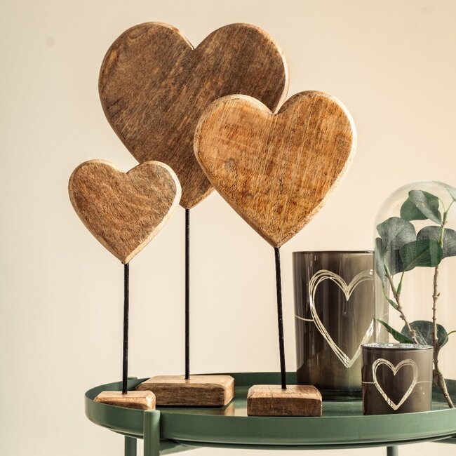 Mars & More  mango houten hart op voet h35 d18x8cm