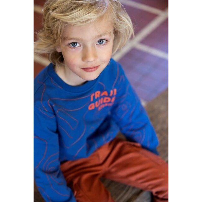 Sturdy - Sweater AOP Blauw - Chasing Trails