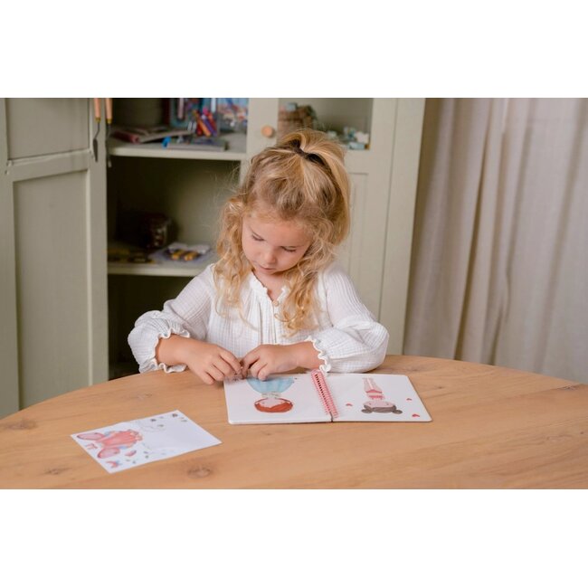 Little Dutch - Aankleed- en Stickerboek - Rosa & Friends
