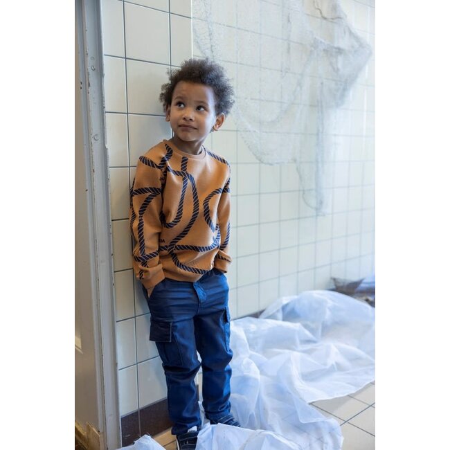 Sturdy - Sweater AOP Hazelnoot - Waves and Whales