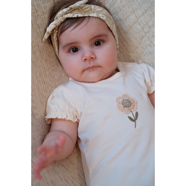Feetje - T-shirt met Crochet Bloem Offwhite - Let Your Dreams Blossom
