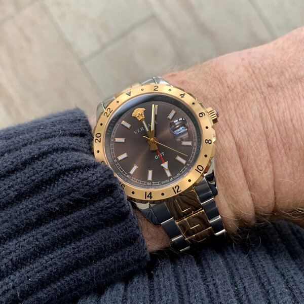 Versace V11040015 Hellenyium GMT men's watch | WatchXL