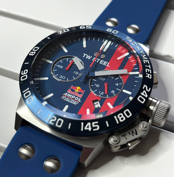TW Steel TW Steel CS120 Canteen Red Bull Ampol Uhr 45 mm