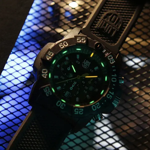 Luminox ネイビーシールズXS3597 Amazon.com: Luminox - Navy Seal XS.3597 - Mens Watch 45mm