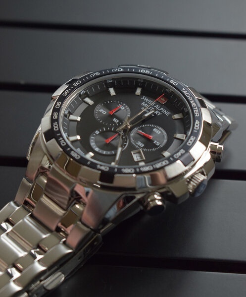 Swiss Alpine Military Swiss Alpine Military 7043.9237 watch sapphire glass