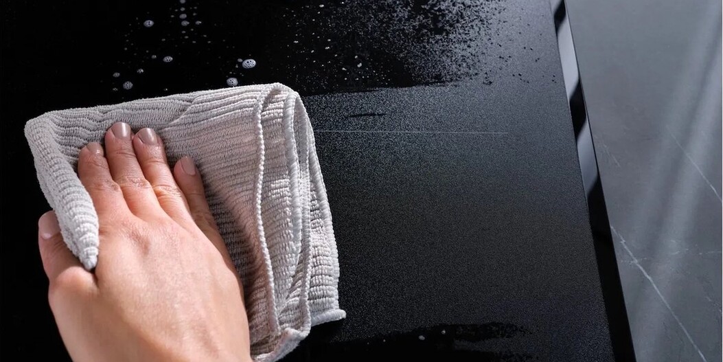 Matte kookplaat schoonmaken en onderhouden: veilig stappenplan