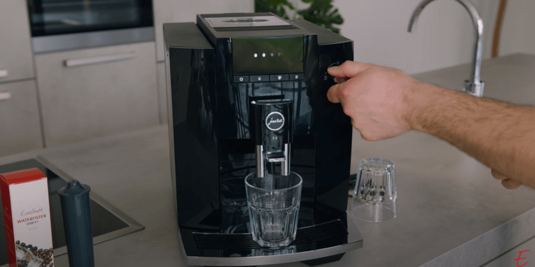 Koffiemachine waterfilter ontluchten