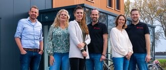 Persoonlijke service met een glimlach en onderhoudsvoordeel tijdens Black Friday.