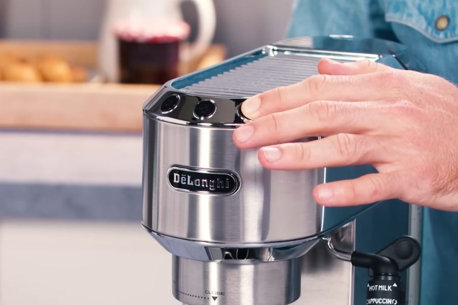 DeLonghi Dedica stoomknop ingedrukt houden