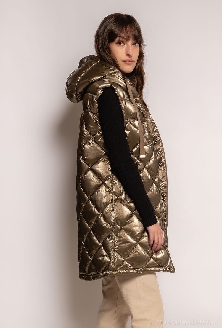 Long sleeveless puffer jacket