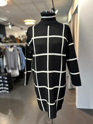 Germany Square Chic Dress - Black