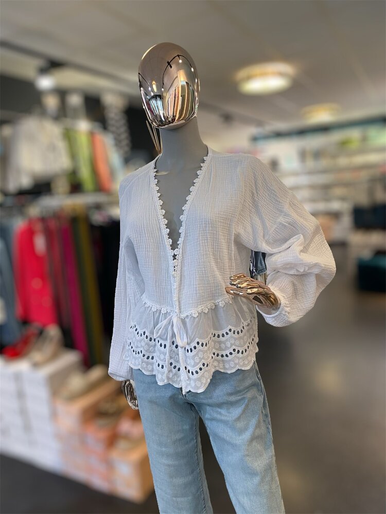 Paris White Boho-Style Cropped Blouse With Lace Trim