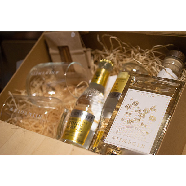 Nijmegin cadeau  plus 1 glas