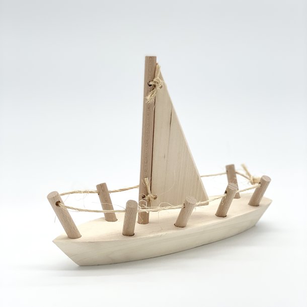 SAILING BOAT