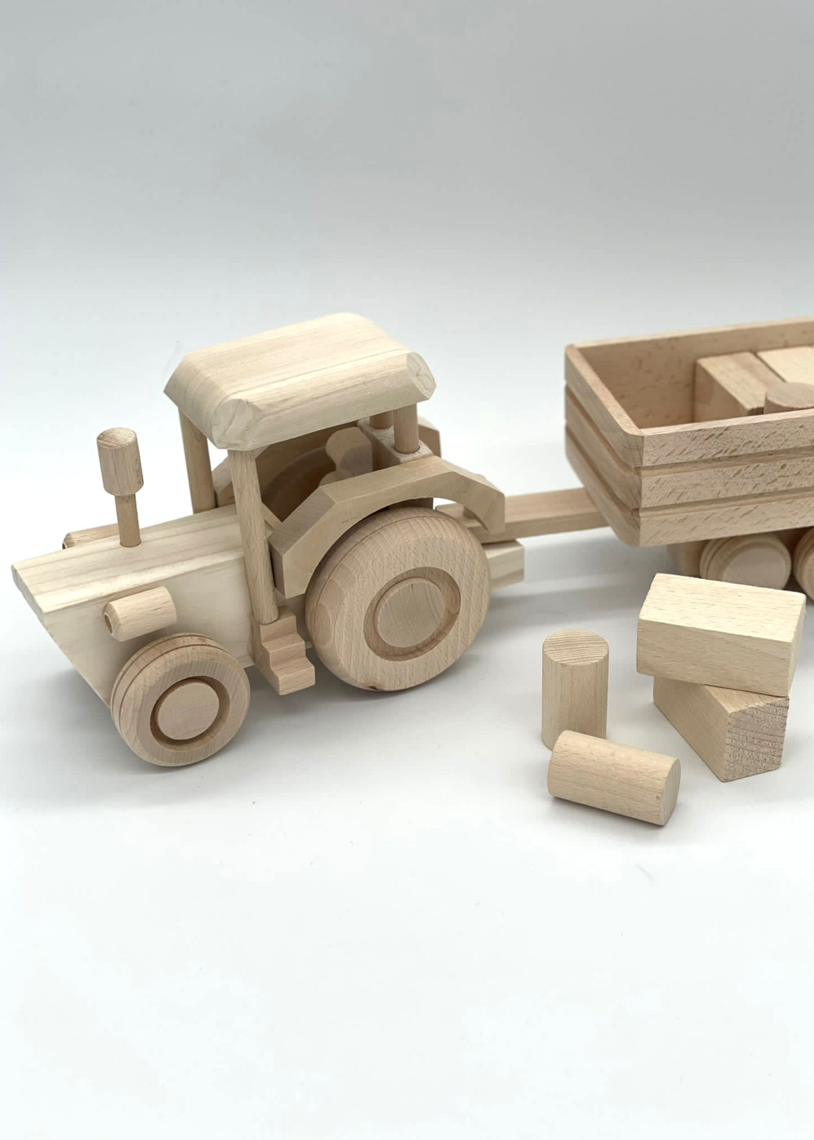 Atelier POMME GIANT TRACTOR WITH TRAILER AND WOODEN BLOCKS