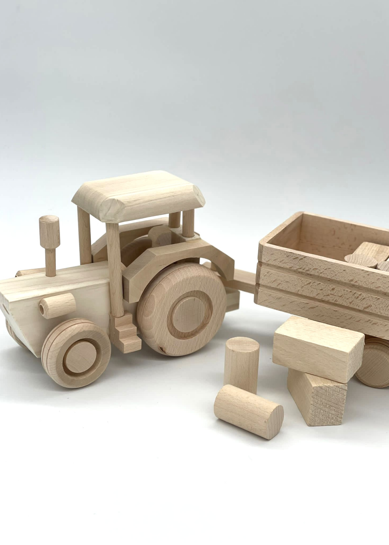 Atelier POMME GIANT TRACTOR WITH TRAILER AND WOODEN BLOCKS