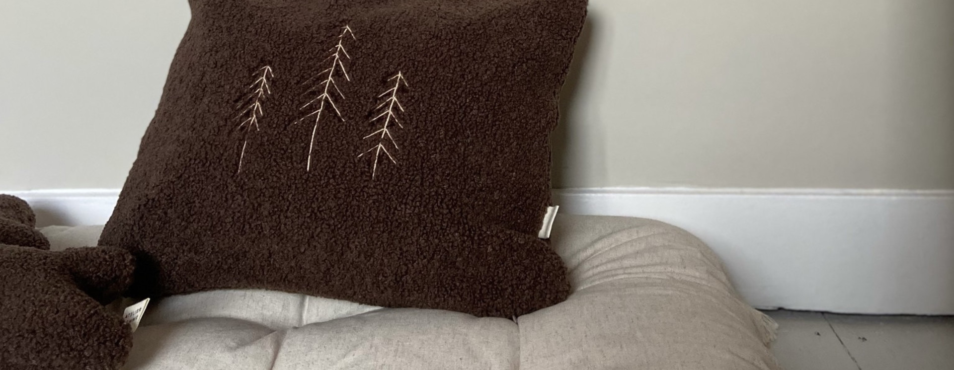 TO MAKE YOUR HOME LOOK PRETTY