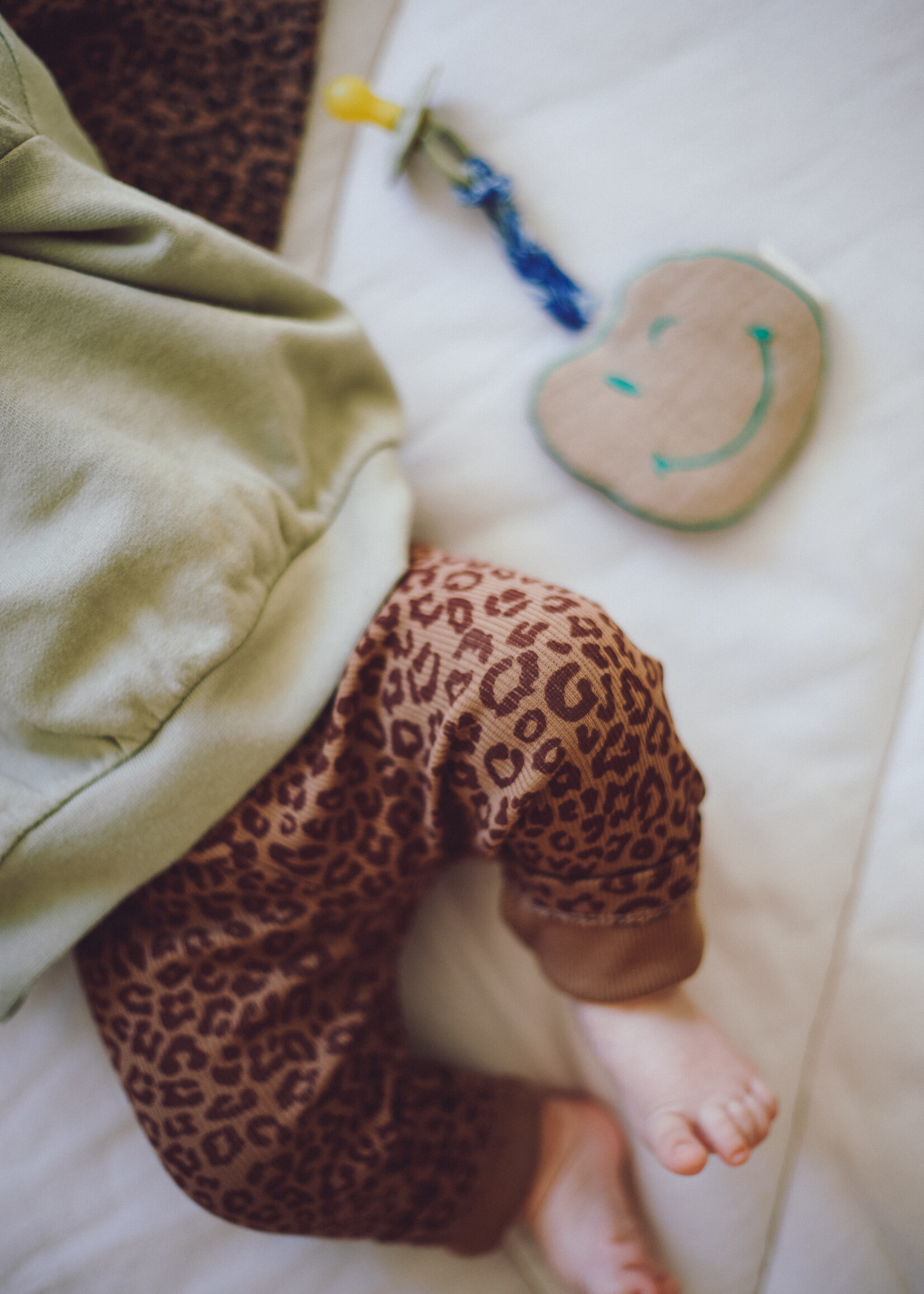 Atelier POMME TINY HAPPY PANTS - LEOPARD FINE BROWN/CHERRY RED