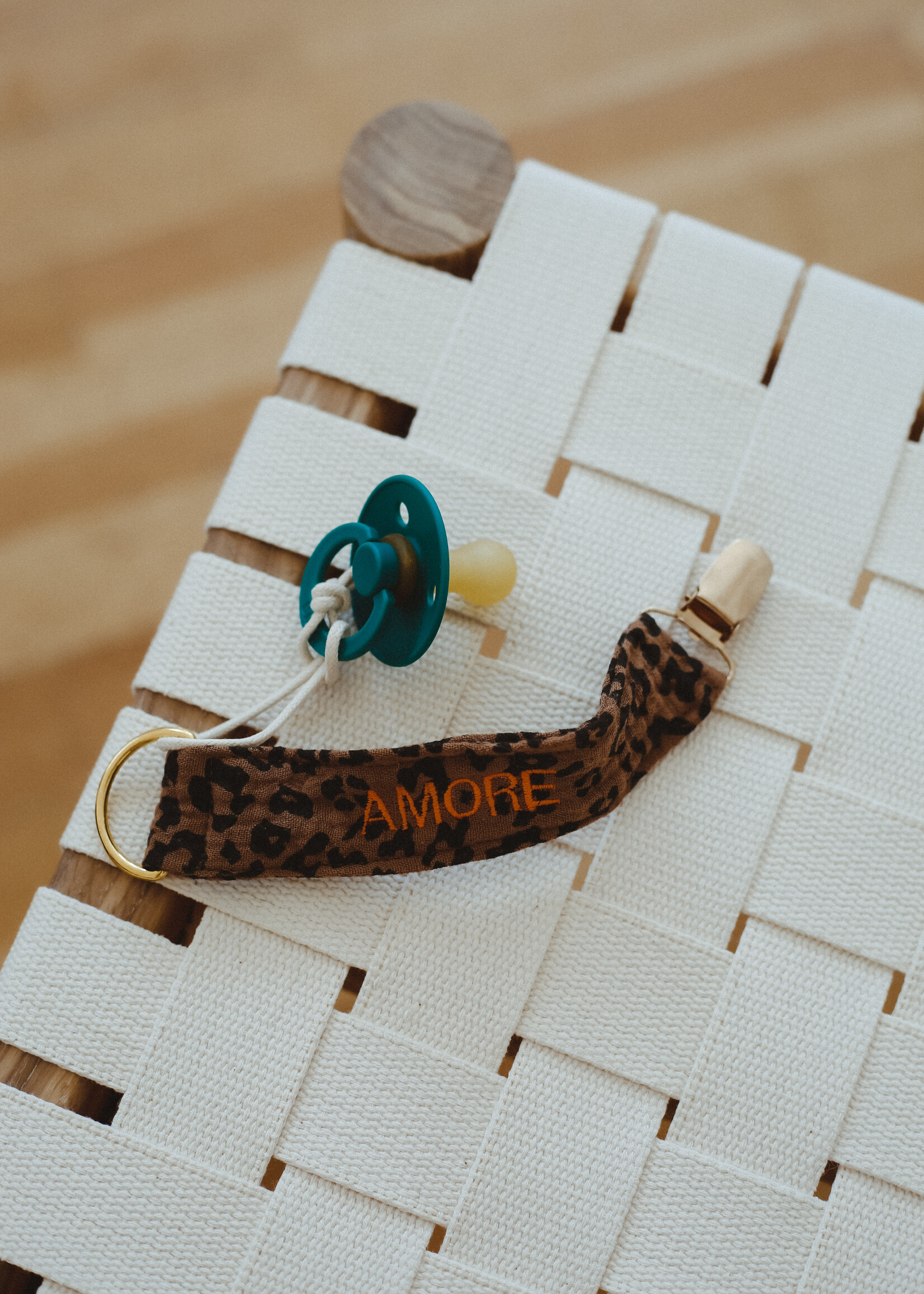 Atelier POMME KEEP-IT-CLOSE - STICKY BIBS LEOPARD