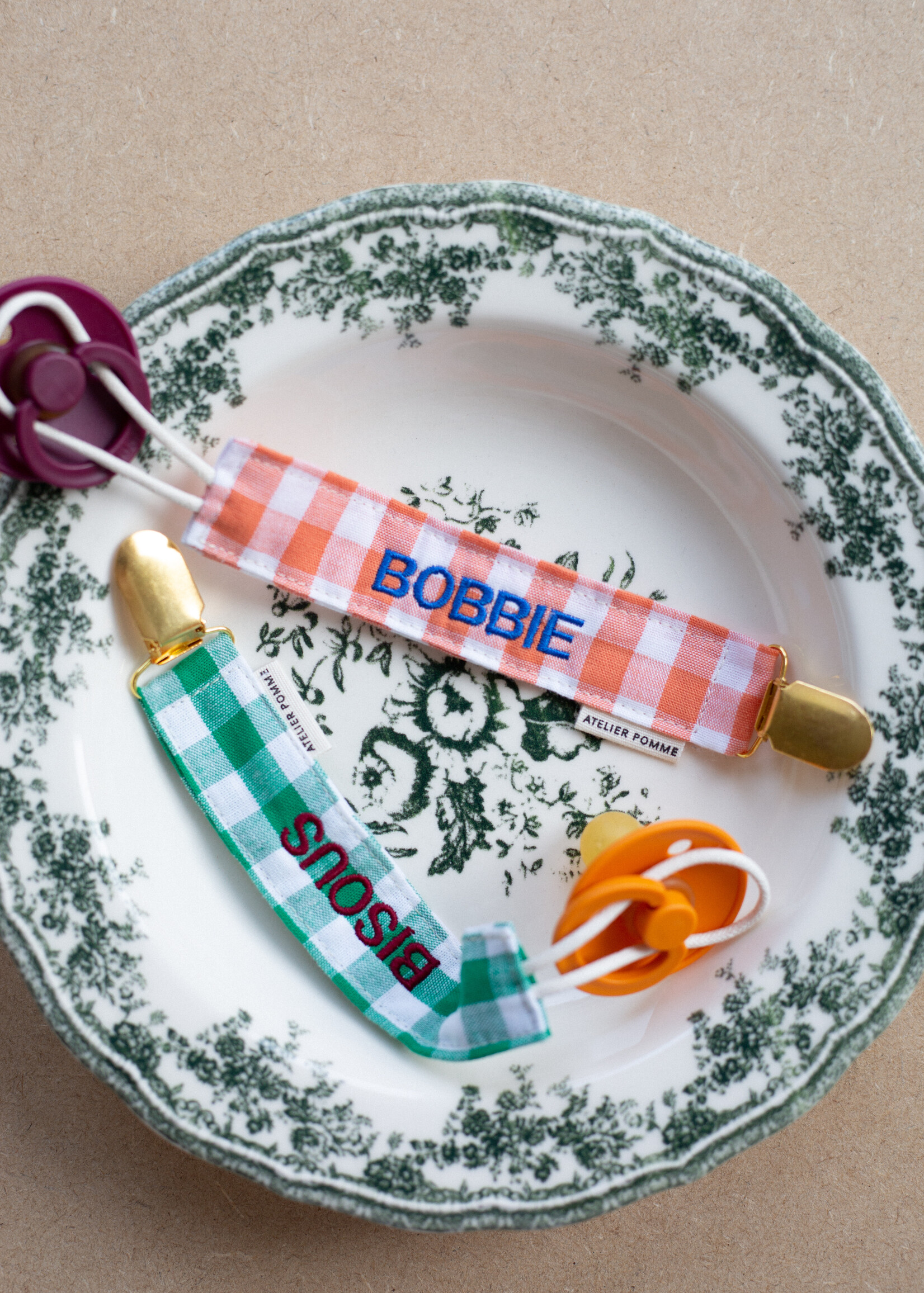 Atelier POMME KEEP-IT-CLOSE - STICKY BIBS CHECKED IN - HAPPY ORANGE