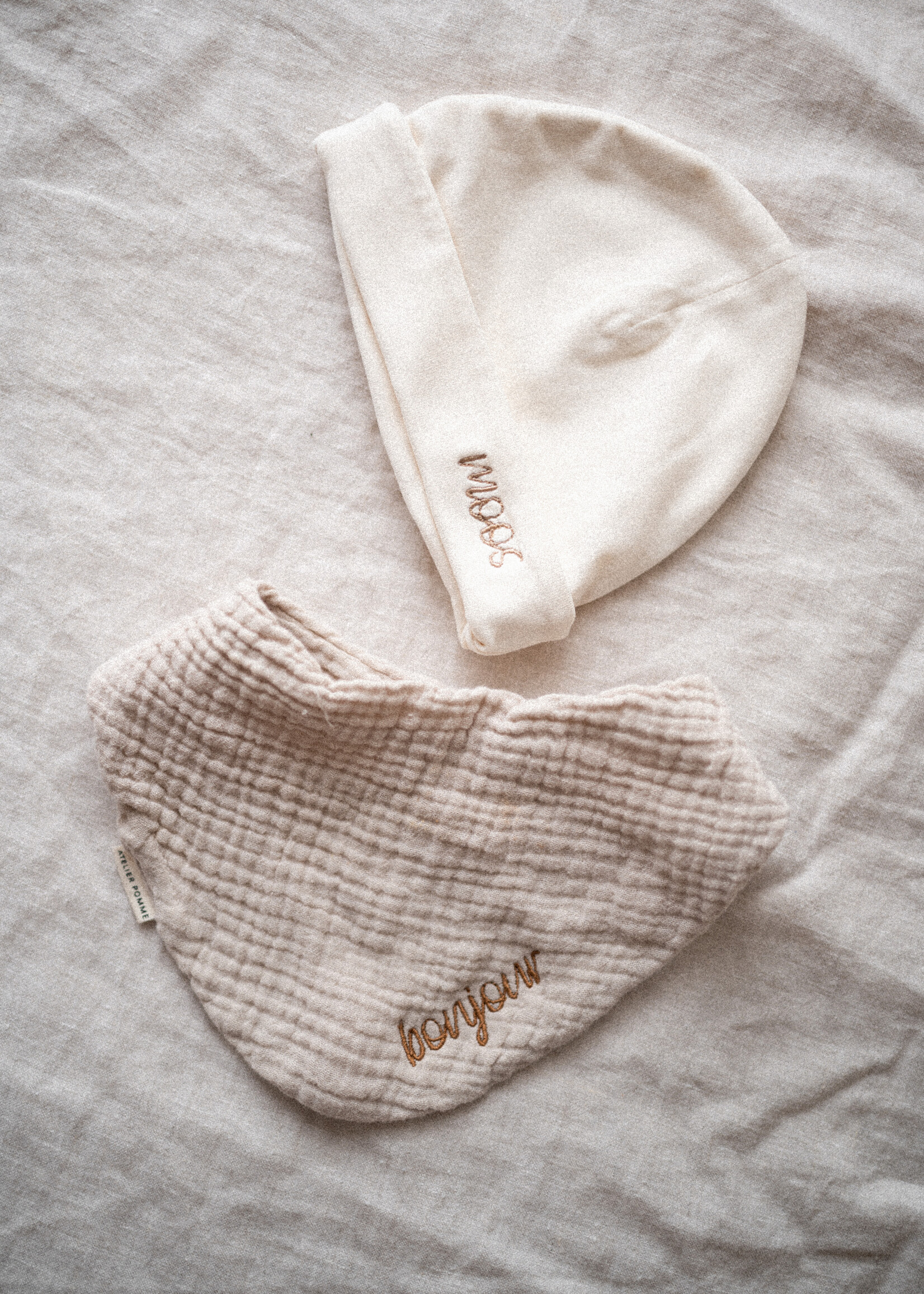 Atelier POMME TEENY TINY BEANIE - COSY WHITE