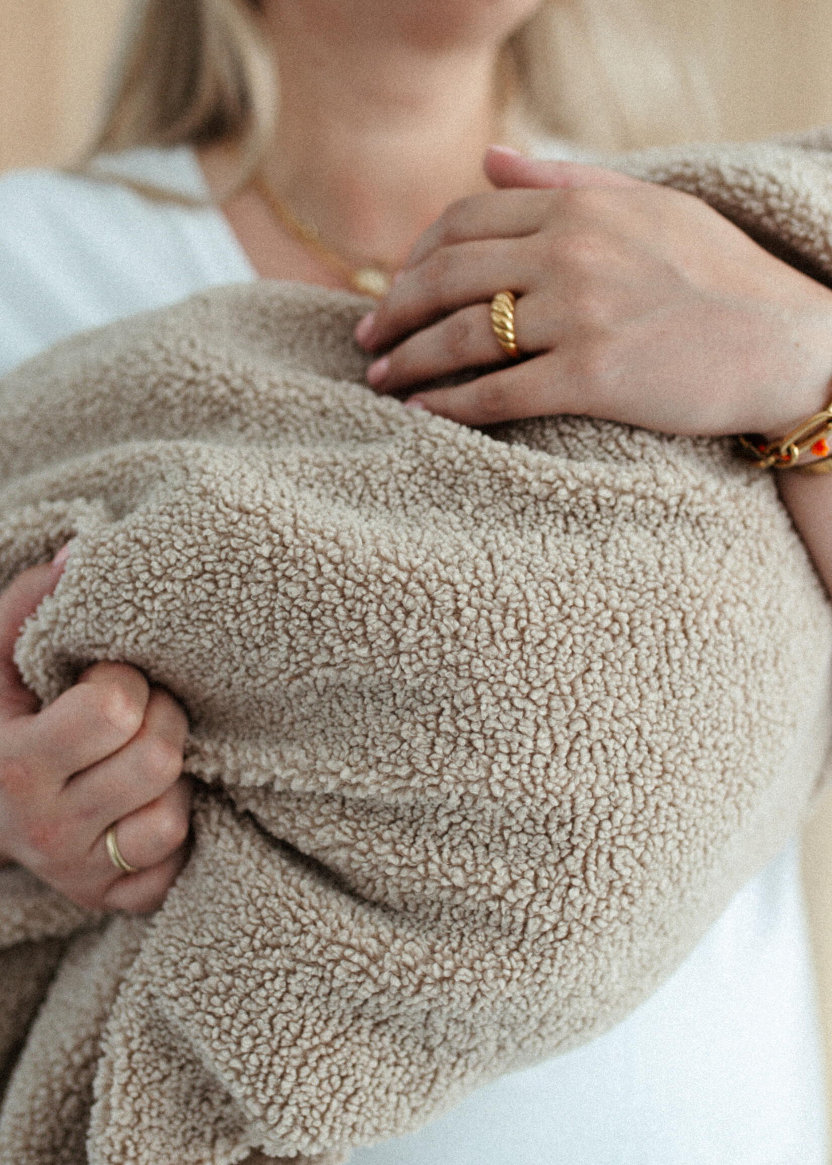 Atelier POMME COSY TEDDY HOODED BLANKET