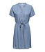 JDY JDYJASPER Dress Medium Blue Denim – Dames denim jurk met V-hals en tunnelkoord