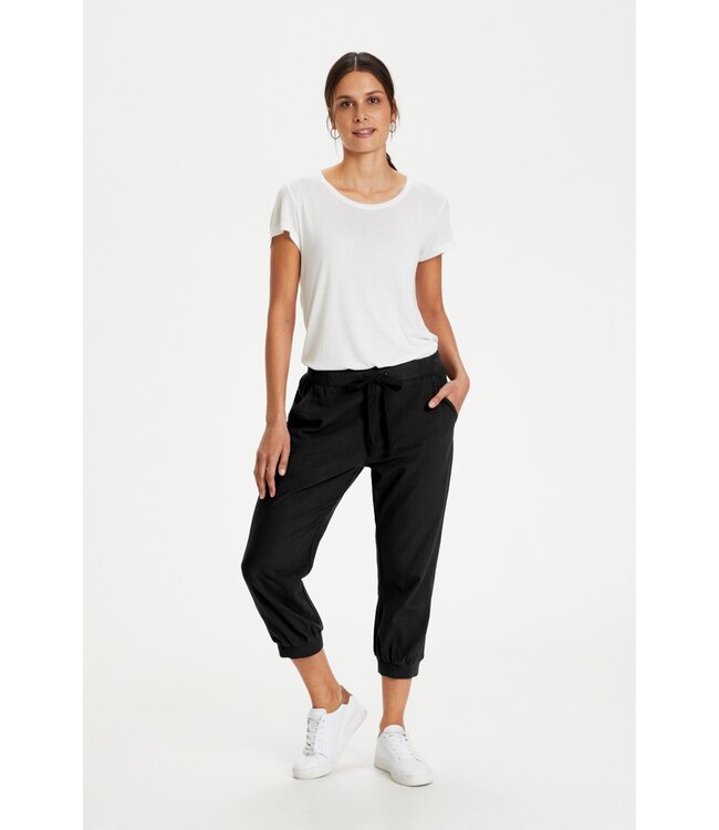 KAFFE Naya Capri Black Deep – Dames capribroek in katoen met elastische taille
