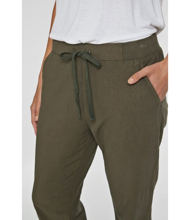 KAFFE Naya Capri Grape Leaf – Dames capribroek in luchtige katoen