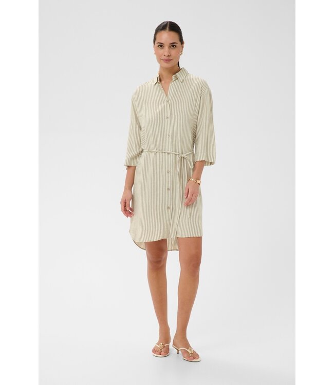 KAFFE KAmilia dames hemdkleedje in Chinchilla Chalk Stripe met taillekoord en knoopsluiting