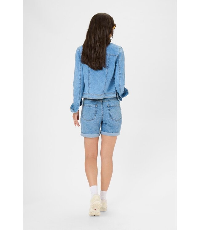KAFFE KAvilma dames Denim Shorts Washed Blue met stretch en omgeplooide zoom