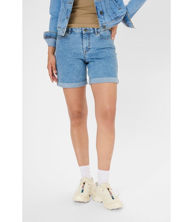 KAFFE KAvilma dames Denim Shorts Washed Blue met stretch en omgeplooide zoom