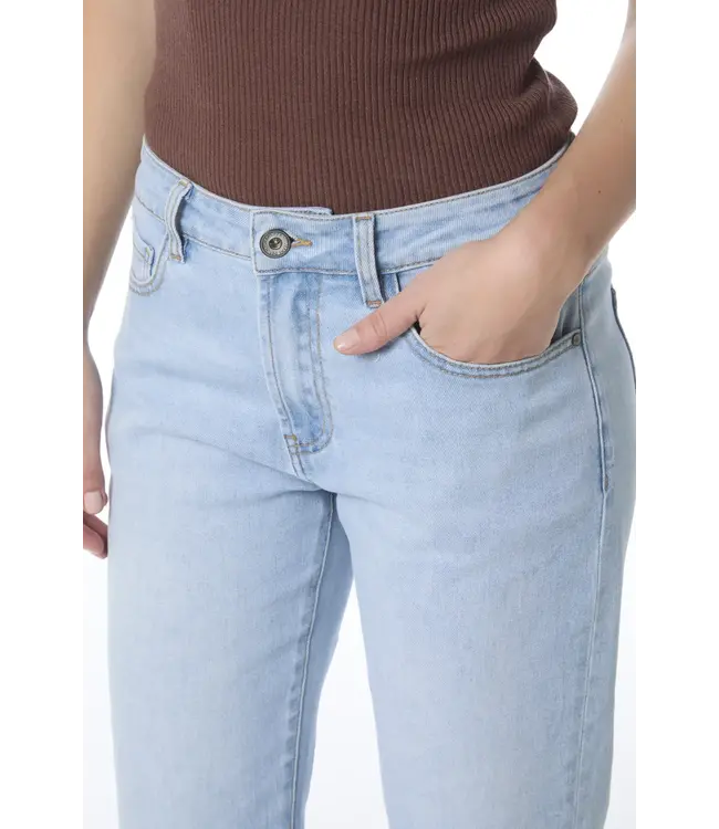 Courage Lichtblauwe dames jeans 7/8 lengte met rechte pijp, zachte stretch denim en comfortabele pasvorm