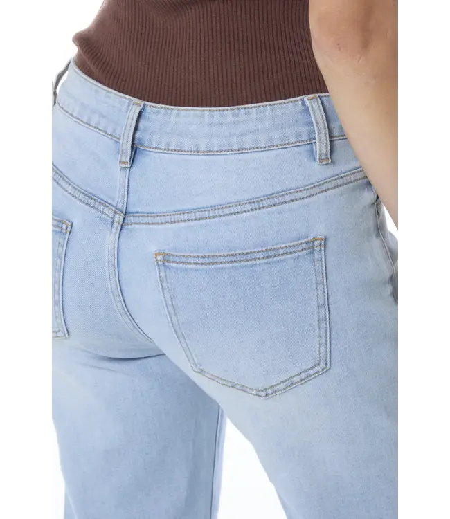 Courage Lichtblauwe dames jeans 7/8 lengte met rechte pijp, zachte stretch denim en comfortabele pasvorm