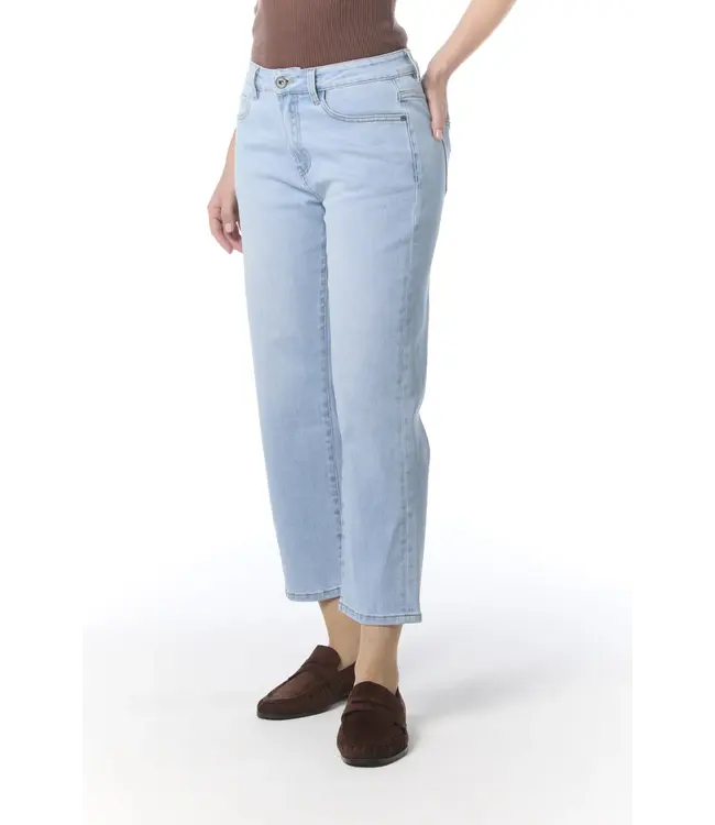 Courage Lichtblauwe dames jeans 7/8 lengte met rechte pijp, zachte stretch denim en comfortabele pasvorm