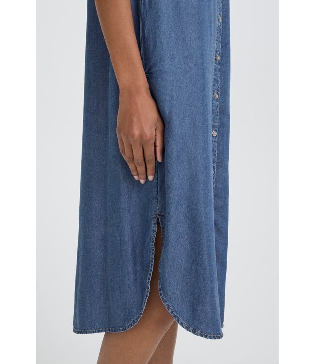 b.young BYKOSMO dames hemdkleedje in mid blue denim, losse pasvorm met TENCEL™ lyocell en knoopsluiting