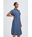b.young BYKOSMO dames hemdkleedje in mid blue denim, losse pasvorm met TENCEL™ lyocell en knoopsluiting