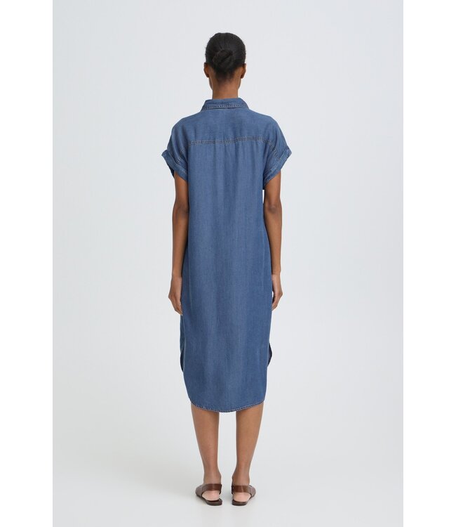 b.young BYKOSMO dames hemdkleedje in mid blue denim, losse pasvorm met TENCEL™ lyocell en knoopsluiting