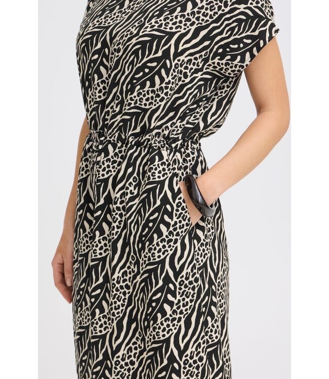 b.young BYMMJOELLA O-Neck Dress Dames jurk met zwart-witte print en korte kapmouwen