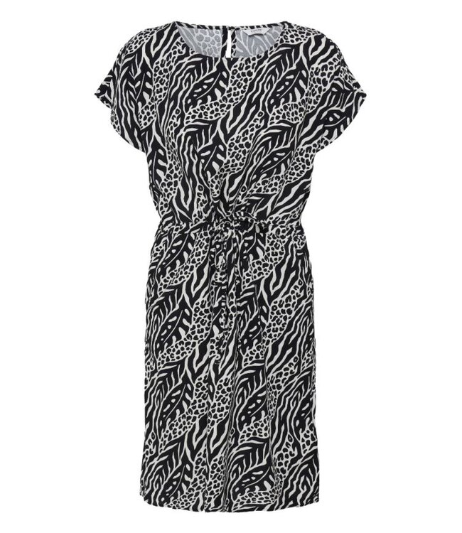 b.young BYMMJOELLA O-Neck Dress Dames jurk met zwart-witte print en korte kapmouwen