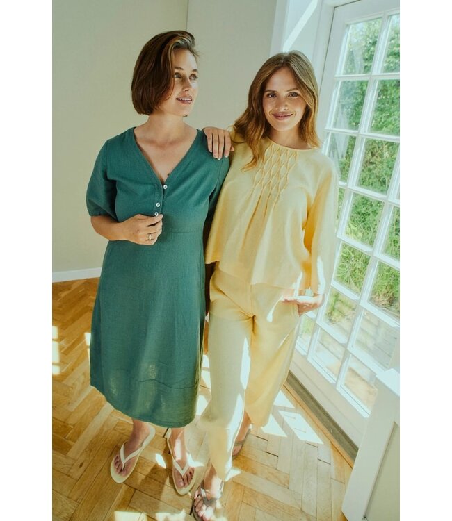 Freequent FQLAVA Ankle Pant Golden Haze - Enkellange dames broek in linnenmix in een zachte gele tint