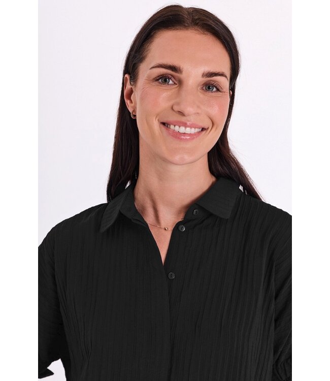 Freequent FQESFINNI Dress  Black - Zwarte dames jurk met kraag, lichte structuur en elastische taille