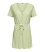 JDY JDYCATHINKA - Lichtgroene dames jurk met V-hals, knoopsluiting en taillekoord