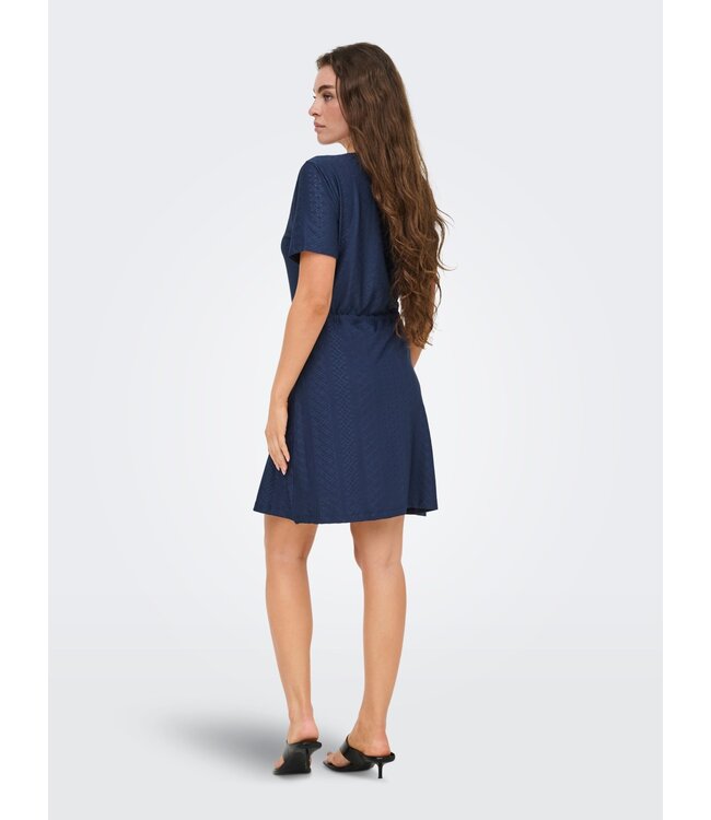 JDY JDYCATHINKA - Donkerblauwe dames jurk met V-hals, knoopsluiting en taillekoord
