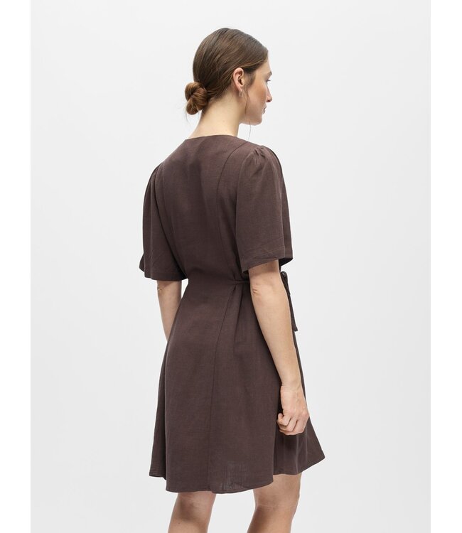 Object OBJSANNE Short Dress – Bruine dames jurk met V-hals, pofmouwen en strikceintuur