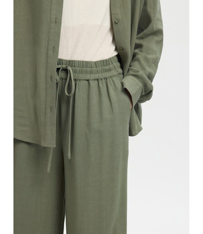 Selected Femme SLFVIVA-GULIA donkergroene linnenmix dames broek